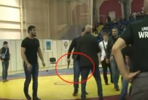 Güləş çempionatında dava: çeçen tapança çıxardı