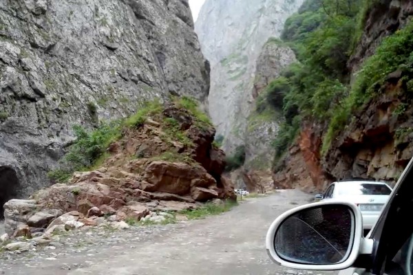 Quba-Xınalıq yolunda dağ uçdu: 6 kəndlə əlaqə kəsildi