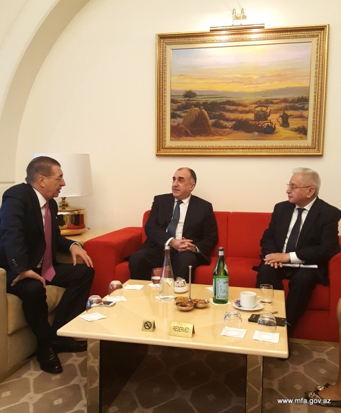 Elmar Məmmədyarov makedoniyalı həmkarı ilə görüşüb