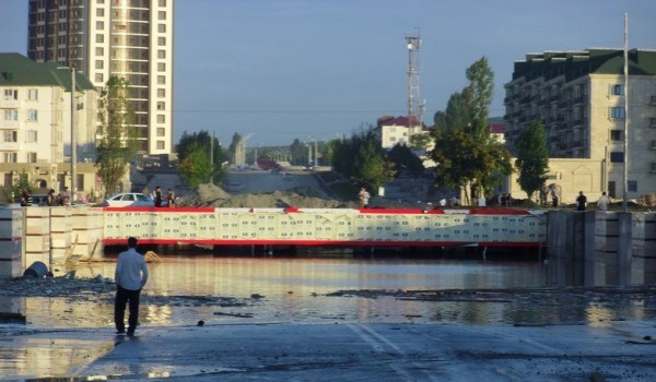 Qroznıda misli görünməmiş leysan şəhəri gölə çevirdi