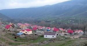 Laçında salınan kəndin tikintisi yarımçıq saxlanıldı