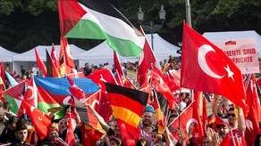 Azərbaycanlılar və türklər ​Berlində Bundestaqın binası qarşısında etiraz aksiyası keçiriblər