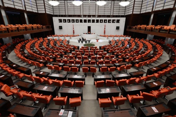 Türkiyənin siyasi partiyaları Bundestaqın qətnaməsini pisləyən birgə bəyanat qəbul ediblər