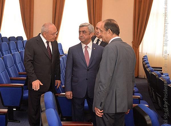 Sarkisyan daha bir vəzifəli şəxsi işdən qovdu - Rüşvətə görə