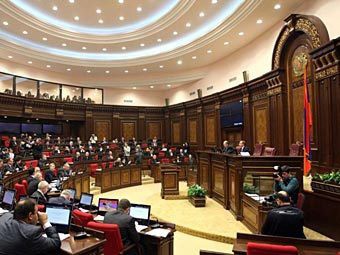 Ermənistanda tələbələr hərbi xidmətə çağırılacaq