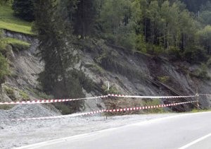 İsmayıllıda torpaq sürüşməsi