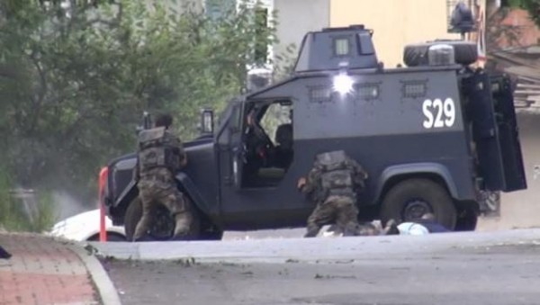 Türkiyədə atışma:  Ölən və yaralanlar var