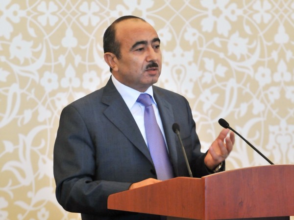 Əli Həsənov: “Bu gün reketçiliklə məşğul olan jurnalistlər az deyil“