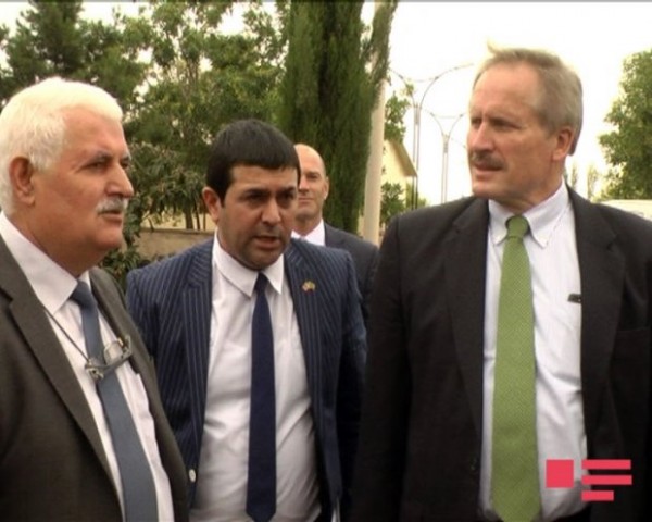 ABŞ səfiri cəbhə bölgəsinə getdi - FOTOLAR