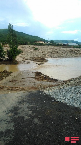 Leysan və dolu Gədəbəydə ciddi dağıntı törədib