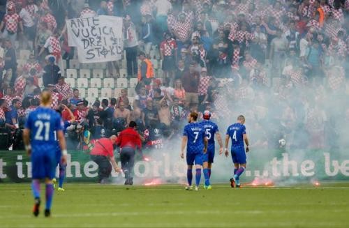 UEFA Xorvatiyanı cəzalandırdı