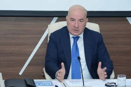 Mərkəzi Bankın sədri Elman Rüstəmov UNEC-də