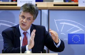 İkinci istefa Britaniyanı şok etdi
