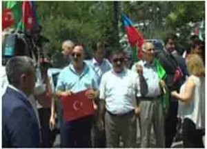 Bakıda Türkiyə səfirliyinin binası qarşısında həmrəylik yürüşü