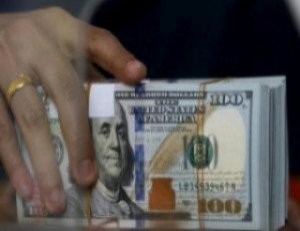 Dolların qiyməti 1,60 manatı keçdi