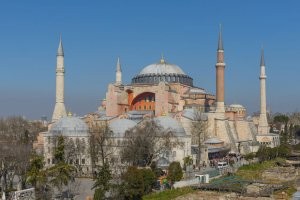 İstanbuldakı Ayasofiya məbədində 85 il sonra azan səsləndirilib
