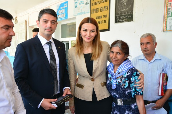 Qənirə Paşayeva və TUSİAB sədri Tovuzda ön cəbhə sakinləri ilə görüşüb