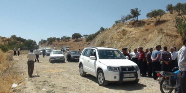 İran rəsmilərini daşıyan avtomobil atəşə tutulub, 2 nəfər ölüb