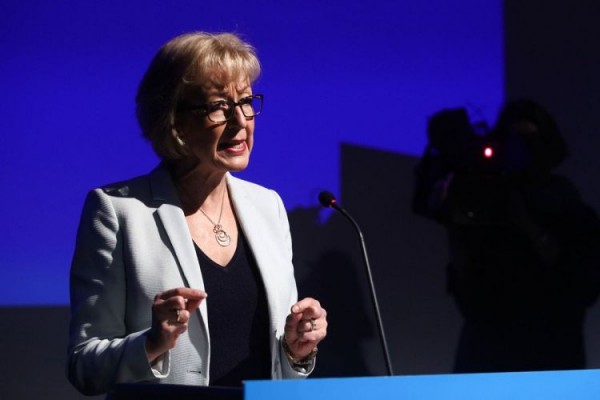 Andrea Lidsom geri çəkildi
