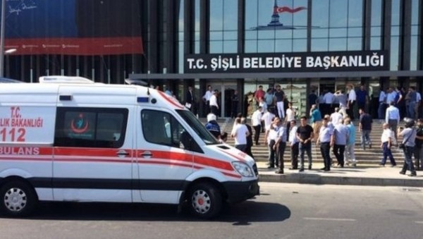 İstanbulda bələdiyyə sədrinin müavini güllələnib