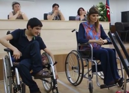 Qənirə Paşayeva Sağlamlıq İmkanları Məhdud Gənclərin Reabilitasiya Mərkəzində olub