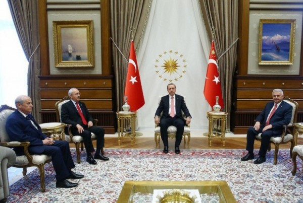 Türkiyə prezidentinin müxalifət liderləri ilə görüşü 3 saata yaxın davam edib
