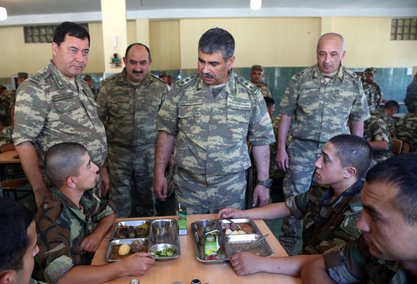 Müdafiə naziri tank hərbi hissəsində