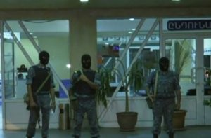 İrəvanda qiyamçılar həkim briqadasını girov götürdü