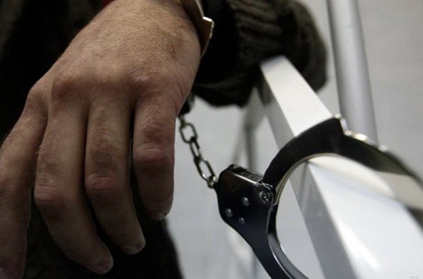 Özünü polis kimi təqdim edənlər tutuldu