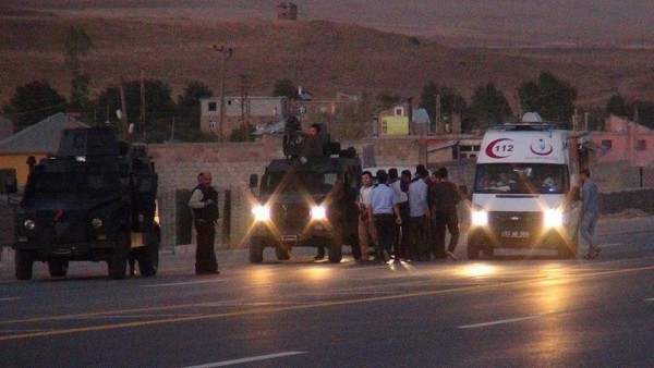 Türkiyədə polis məntəqəsinə hücum edilib, yaralanan var