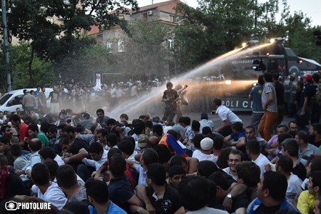 Yerevanda İĞTİŞAŞ: 60 yaralı