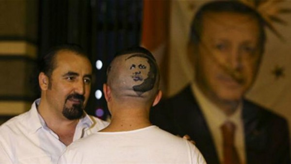 Bərbər saçdan Ərdoğanın portretini yaradıb