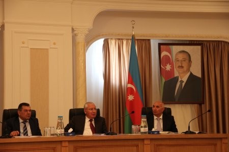 Dostluq və qohumluğa görə işçi götürən institut direktoru vəzifəsindən azad edilib