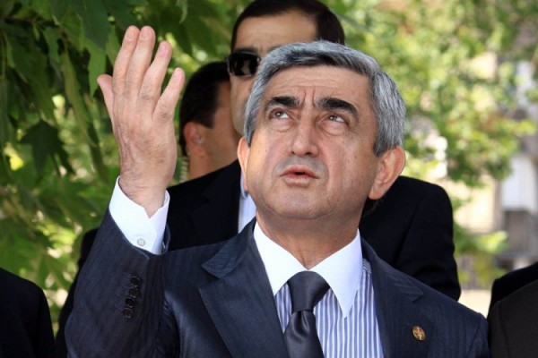 Serj Sarkisyan Milli Təhlükəsizlik Şurasının aparatını buraxdı