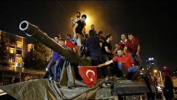 Azərbaycan Türkiyədə hərbi çevrilişdən zərər çəkənlərə yardım edib - 100 MİN