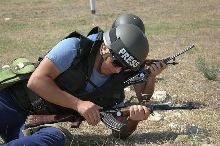 Jurnalistlər ekstremal vəziyyətdə...