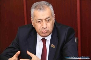 Vahid Əhmədov: “Benzinin qiymətində dəyişiklik olmalıdır”