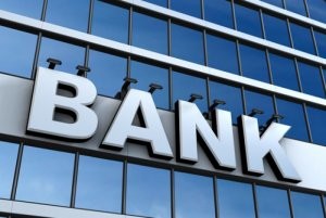 Bağlanmış bankların əmanətçilərinin yarıdan çoxunun hesabında cəmi 1 manat var