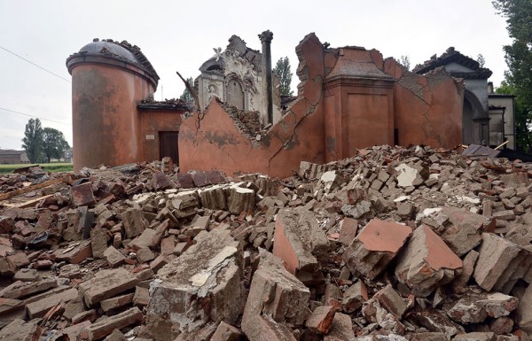 İtaliya zəlzələsi: 37 ölü, 150 itkin
