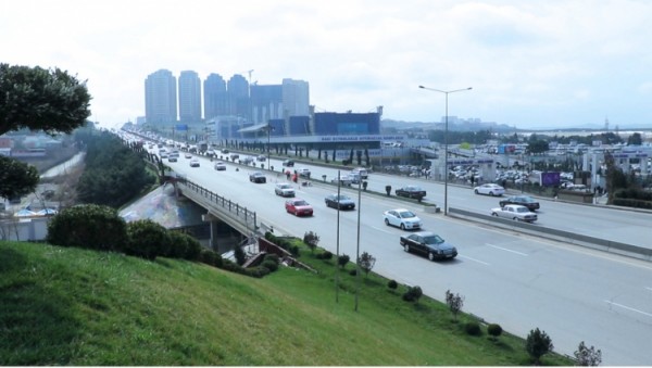 Avtovağzalın qarşısındakı köməkçi yol bu gündən açılır
