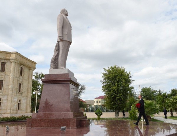 Prezident İlham Əliyev Salyan rayonuna səfər edib