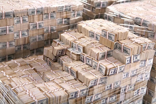 3 hərbi yük təyyarəsi, içində azı 17 ton dollar...