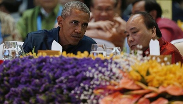 Obama onu təhqir edən Filippin prezidenti ilə görüşüb