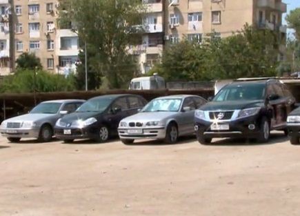 Həyətlərdə dayanacaq problemi - İcra hakimiyyəti vəd verdi...