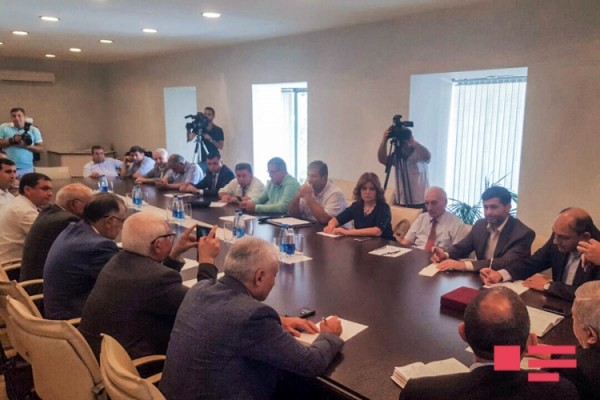 İranın Azərbaycandakı səfiri media rəhbərləri ilə görüşüb