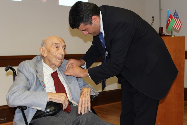 Lütfi Zadəyə Azərbaycanın qızıl medalı verildi