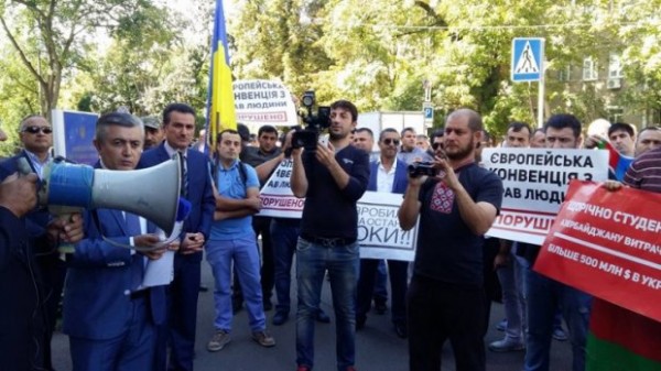 Ukraynada azərbaycanlılar erməni nazirə qarşı etiraz edir