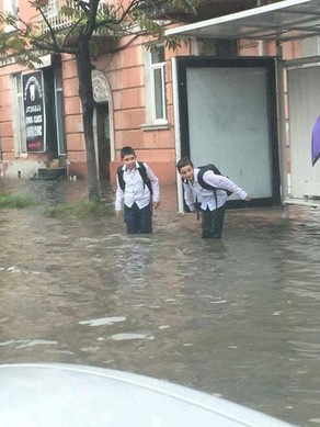 Batumini su basıb