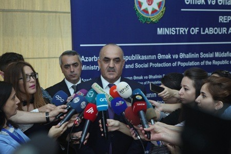 Səlim Müslümov: “Konstitusiyaya ediləcək növbəti dəyişikliklər işçi hüquqlarının etibarlı müdafiəsi baxımından da xüsusi önəm kəsb edir”