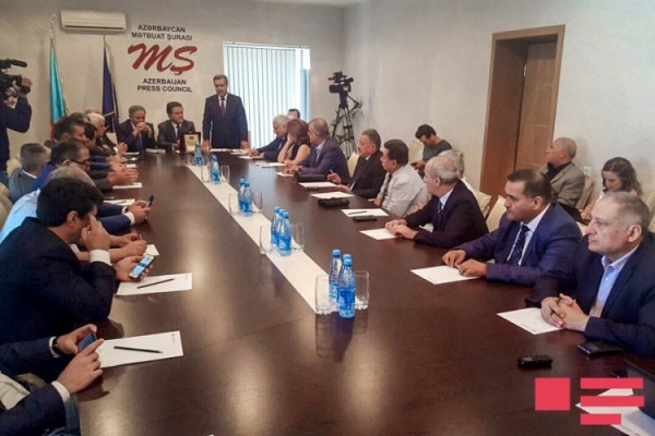 Türkiyə səfiri Mətbuat Şurasının üzvləri ilə görüşüb